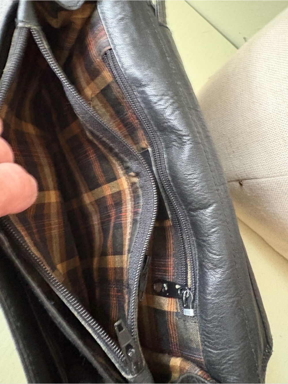 Derek Alexander Black Leather Crossbody Bag plaid lining - Picture 6 of 13